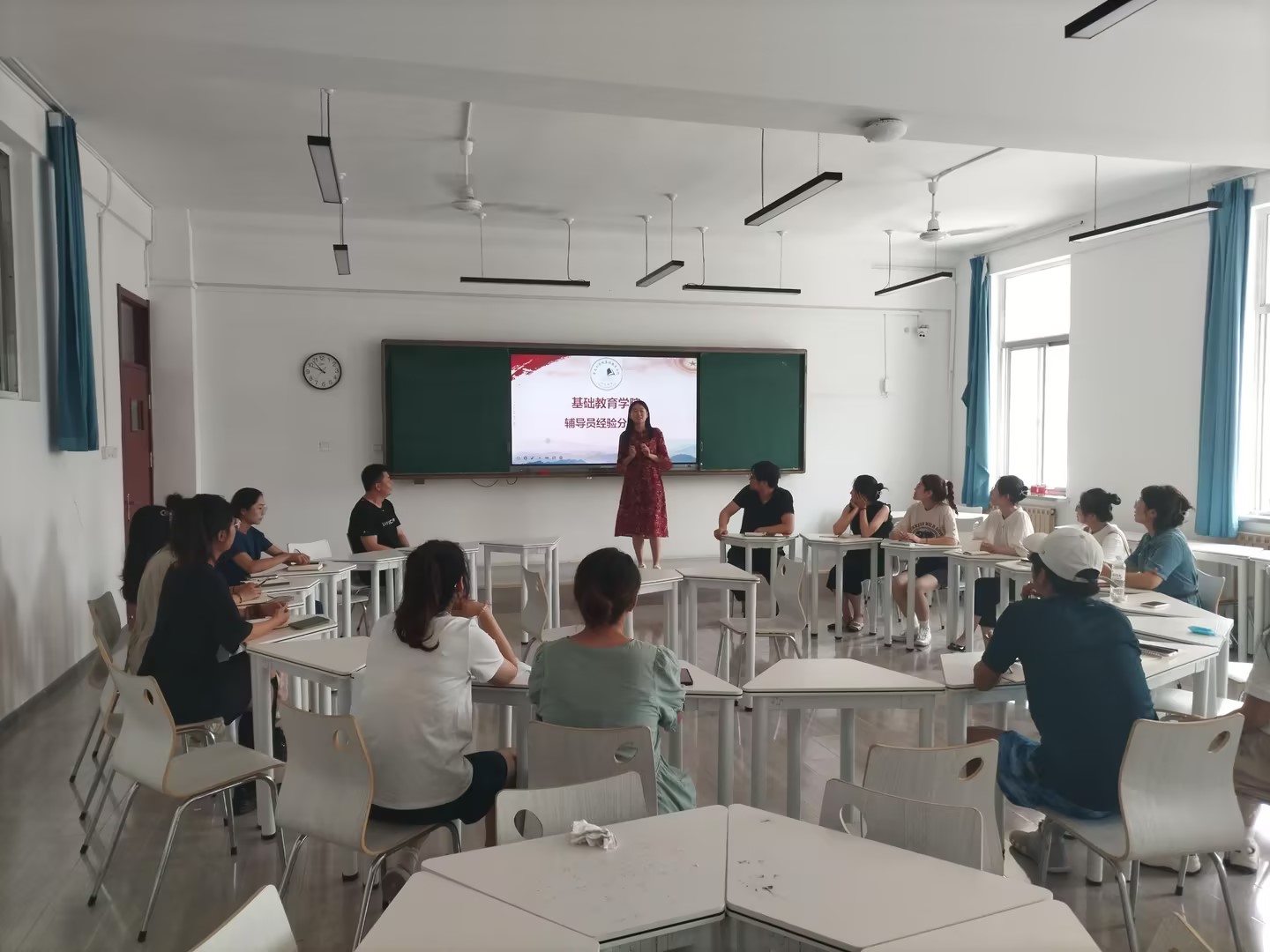 best365官网组织召开辅导员工作经验分享会 best365官网组织召开辅导员工作经验分享会