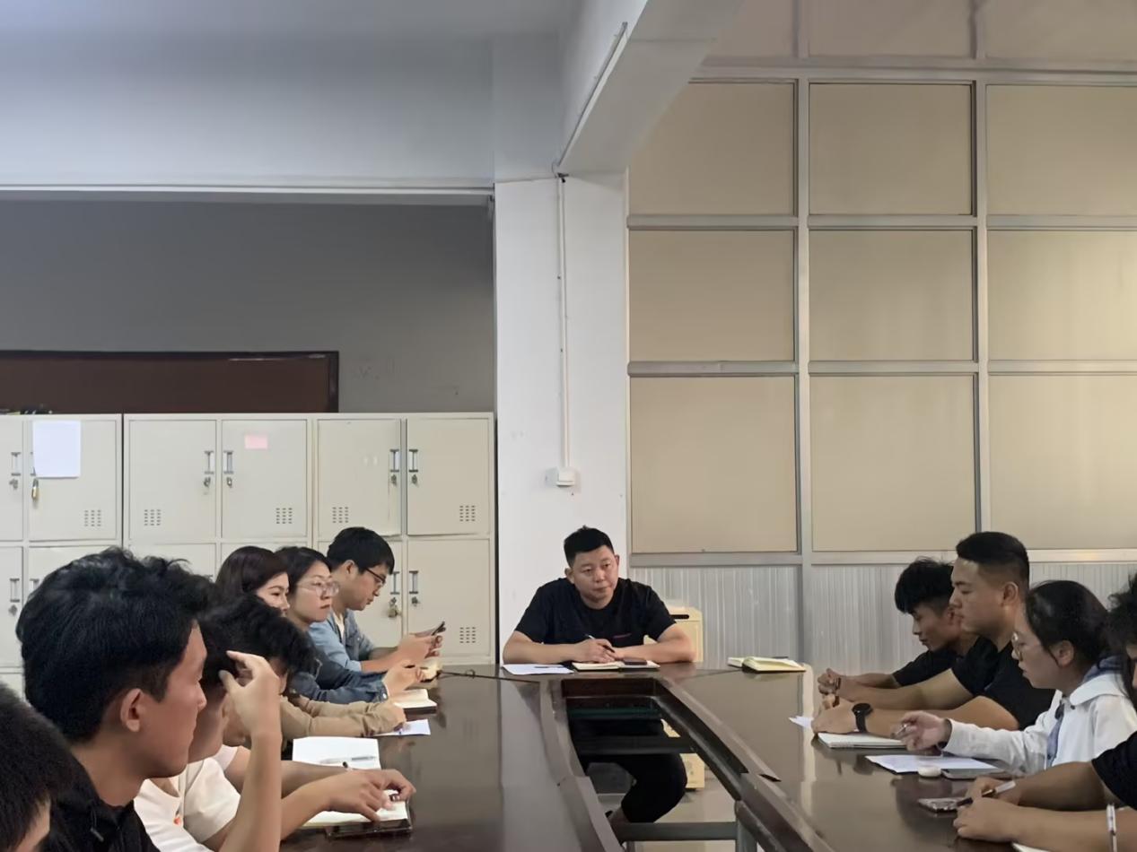“我为员工办实事”——​best365官网组织召开新生学长座谈会